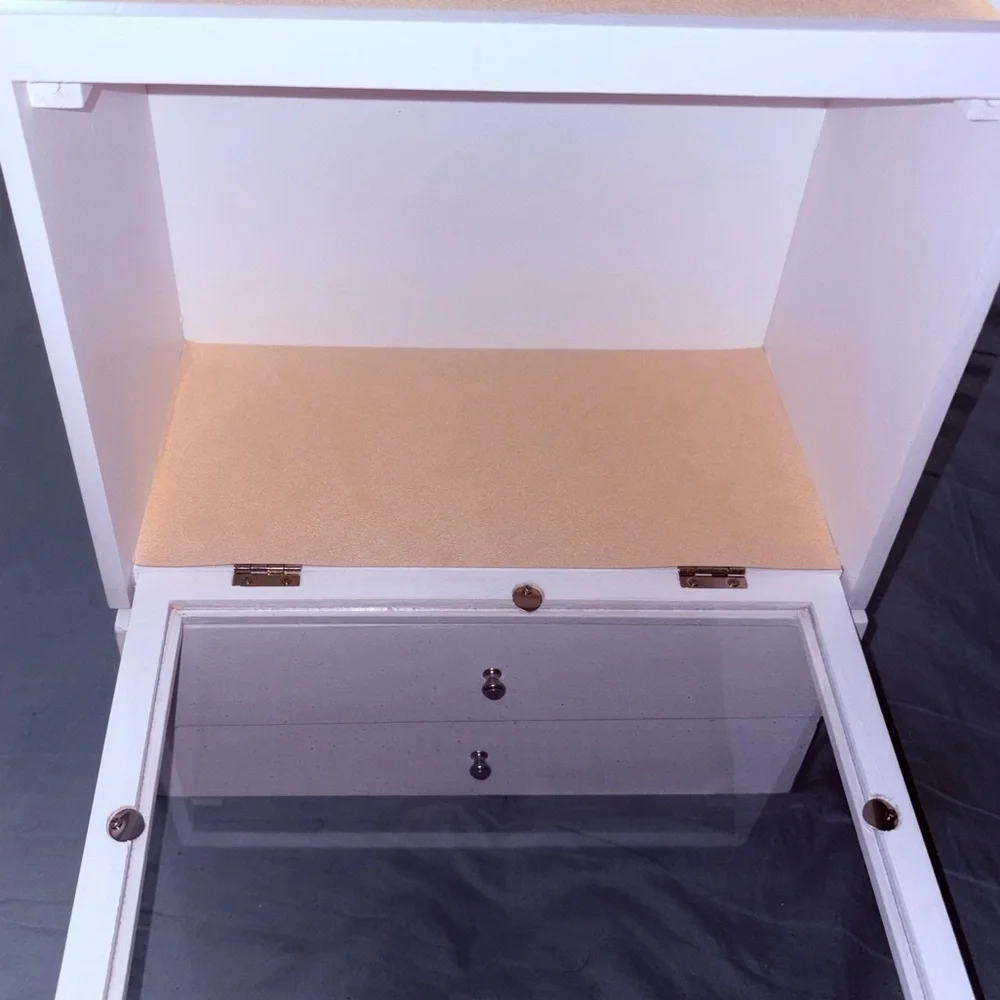 White and Tan Jewelry Organizer